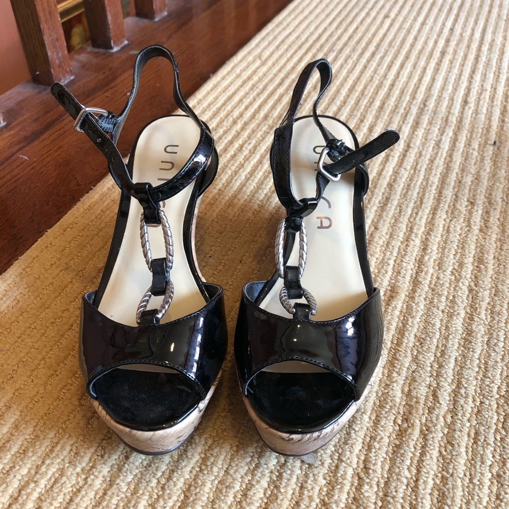 Unisa Women’s Black and Nude wedges- size 6.5